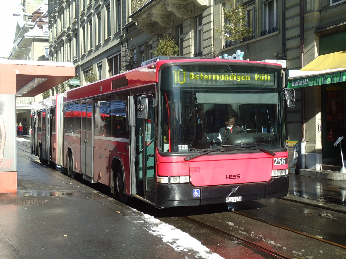 (131'155) - Bernmobil, Bern - Nr. 256/BE 572'256 - Volvo/Hess am 29. November 2010 beim Bahnhof Bern