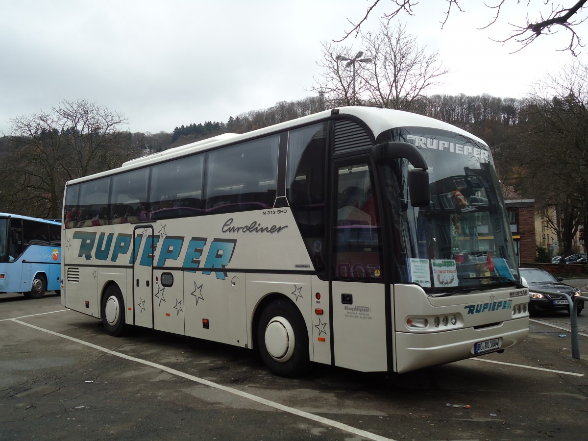 (131'561) - Rupieper, Bochum - BO-RU 1004 - Neoplan am 11. Dezember 2010 in Freiburg, Karlsplatz