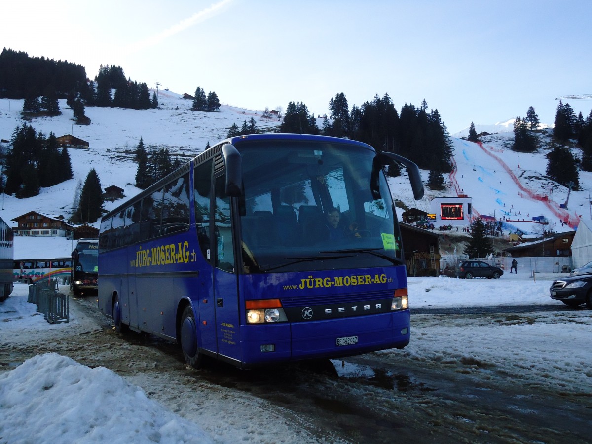 (132'193) - Moser, Teuffenthal - BE 142'017 - Setra (ex BE 336'192; ex AutoPostale Ticino-Moesano; ex P 26'001; ex Barenco, Faido) am 8. Januar 2011 in Adelboden, Weltcup