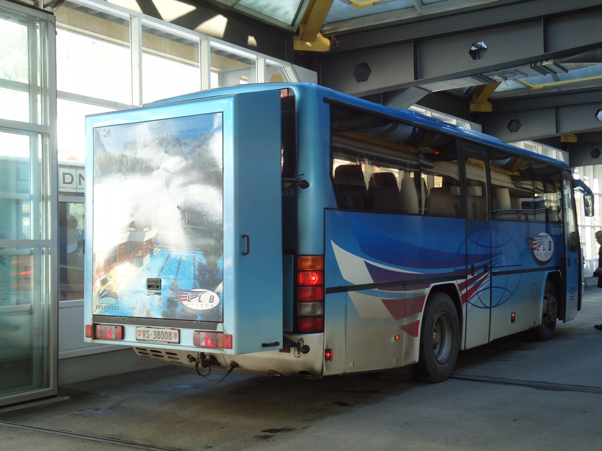 (132'350) - LLB Susten - Nr. 8/VS 38'008 - Neoplan am 16. Januar 2011 in Leukerbad, Busbahnhof