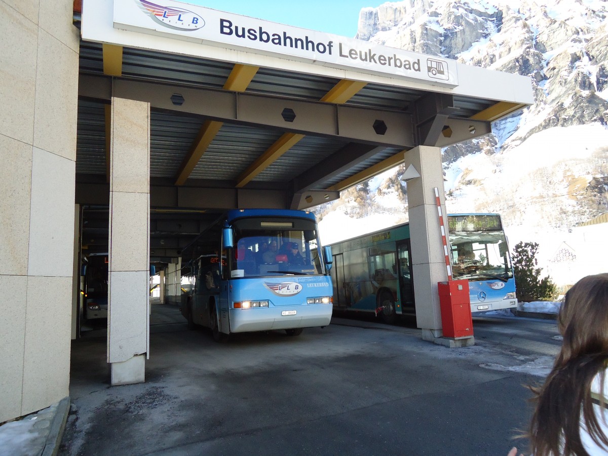 (132'352) - LLB Susten - Nr. 8/VS 38'008 - Neoplan am 16. Januar 2011 in Leukerbad, Busbahnhof