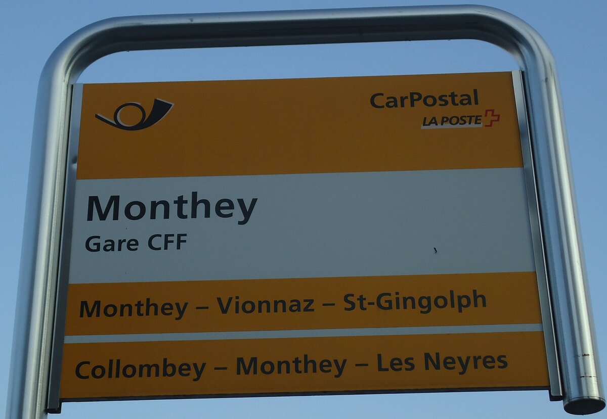 (132'406) - PostAuto-Haltestellenschild - Monthey, Gare CFF - am 22. Januar 2011