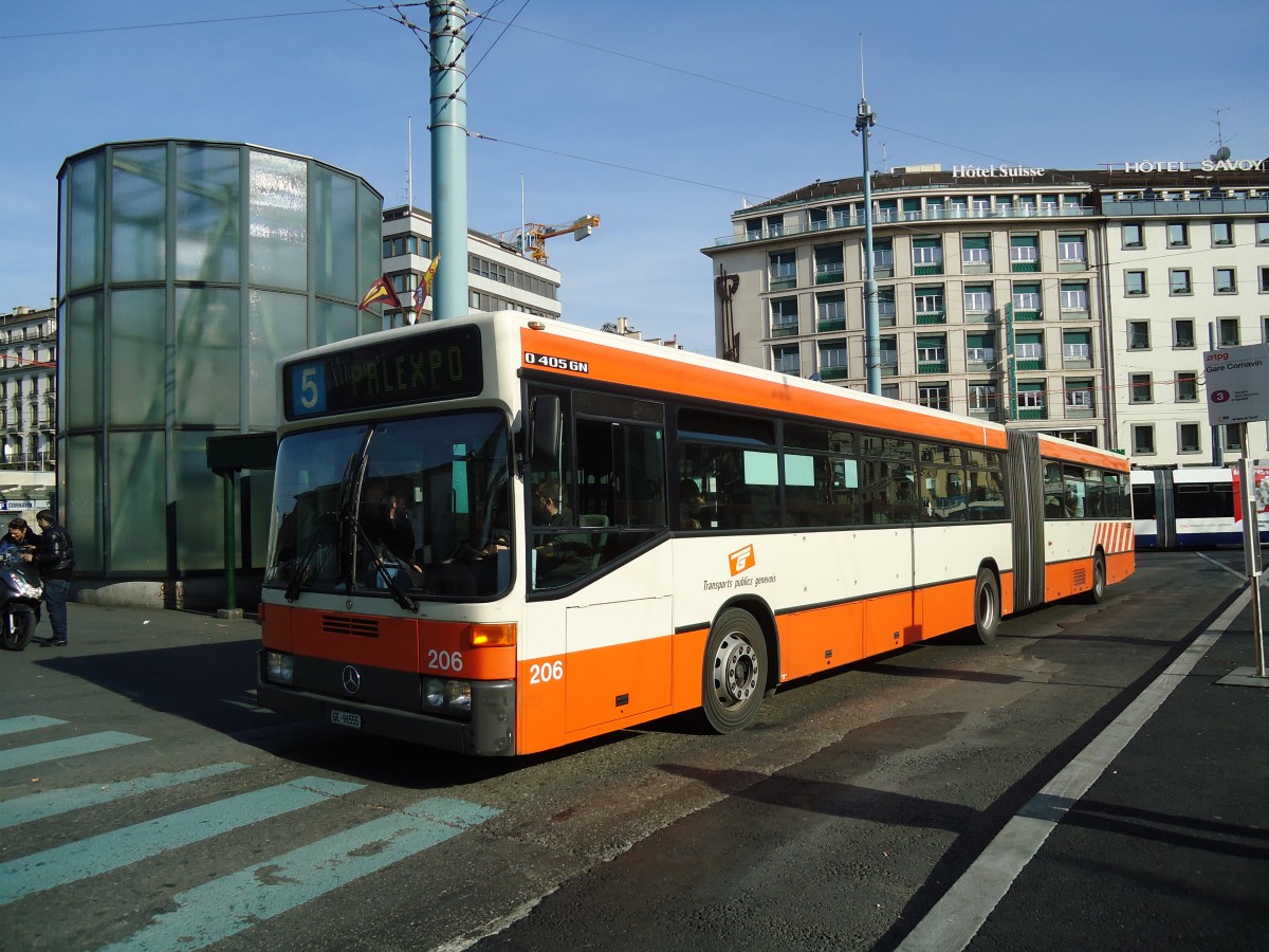 (132'943) - TPG Genve - Nr. 206/GE 96'555 - Mercedes am 10. Mrz 2011 beim Bahnhof Genve