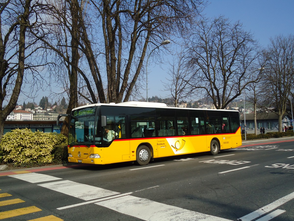 (133'032) - Bucheli, Kriens - Nr. 28/LU 15'550 - Mercedes am 11. Mrz 2011 beim Bahnhof Luzern