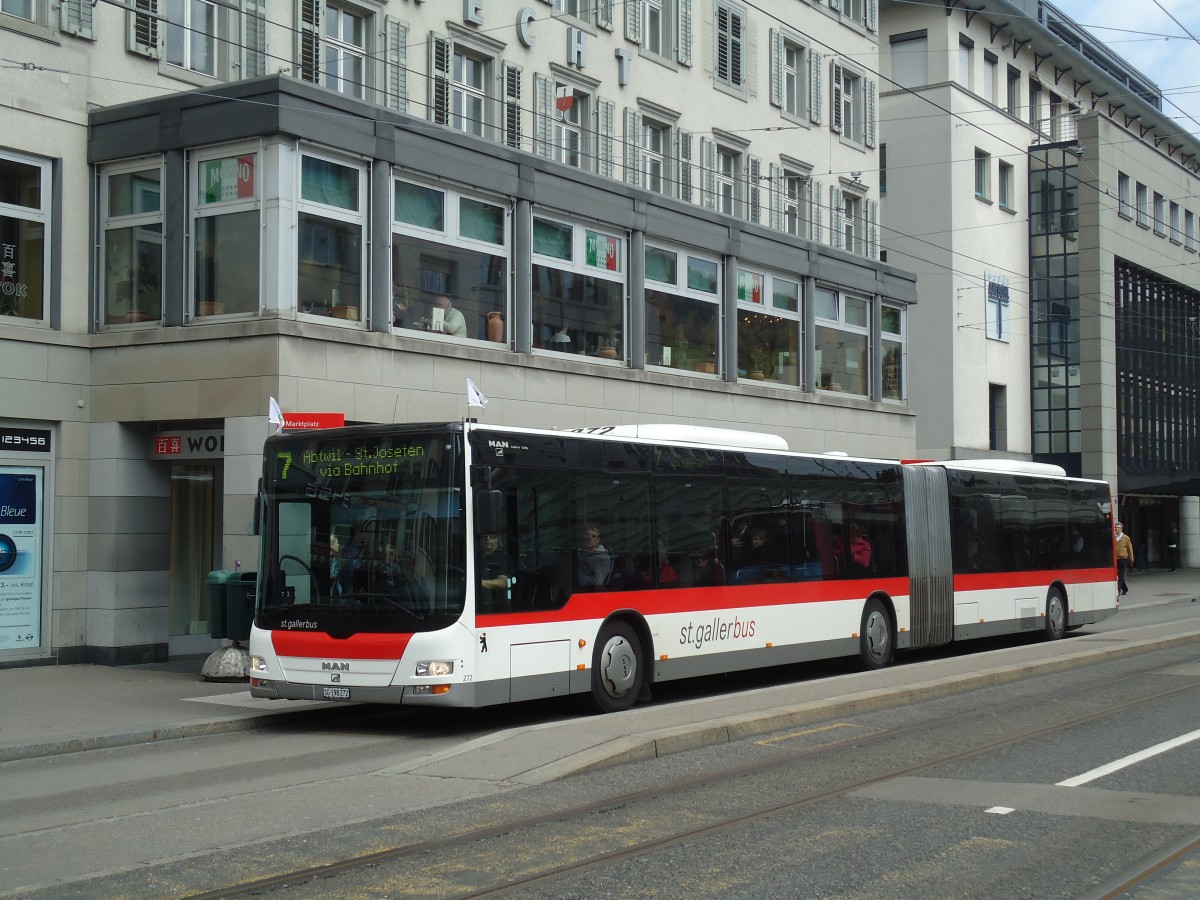 (133'228) - St. Gallerbus, St. Gallen - Nr. 272/SG 198'272 - MAN am 13. April 2011 in St. Gallen, Marktplatz