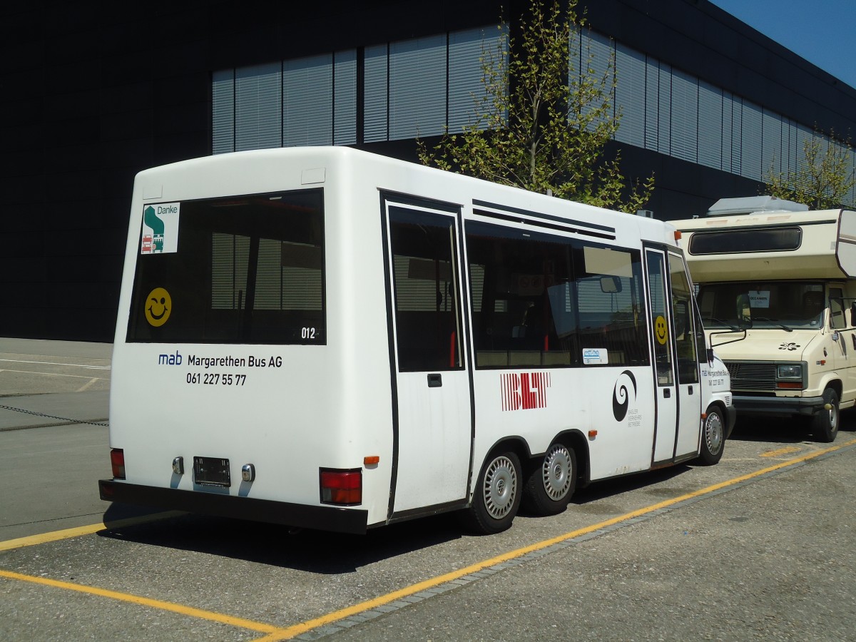 (133'323) - MAB Basel - Nr. 12 - VW/Kutsenits (ex Taxi-Zentrale, Basel Nr. 12) am 17. April 2011 in Biel, Rattinbus