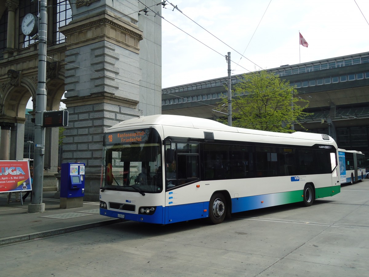 (133'410) - VBL Luzern - Nr. 74/LU 250'374 - Volvo am 24. April 2011 beim Bahnhof Luzern