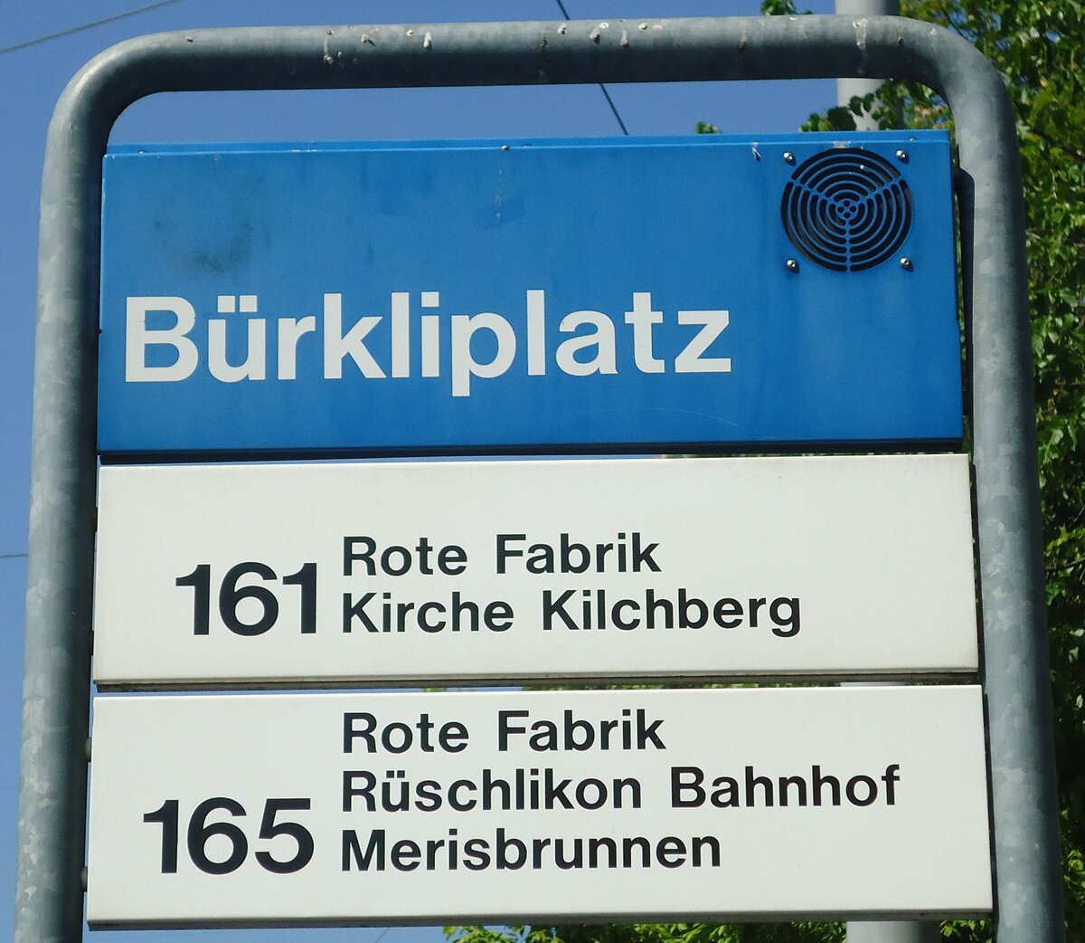 (133'476) - ZVV-Haltestellenschild - Zrich, Brkliplatz - am 25. April 2011