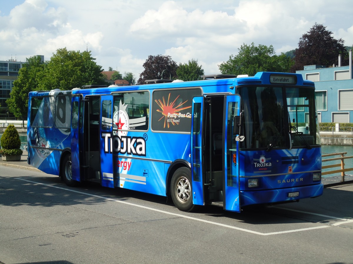 (133'971) - Party-Bus, Ruswil - LU 117'114 - Saurer/R&J (ex Hsler, Rickenbach) am 4. Juni 2011 bei der Schifflndte Thun