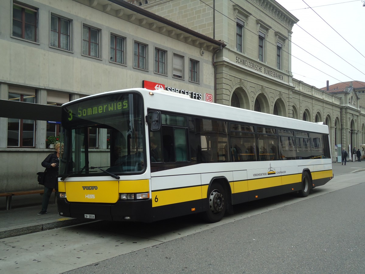 (136'018) - VBSH Schaffhausen - Nr. 6/SH 38'006 - Volvo/Hess am 25. September 2011 beim Bahnhof Schaffhausen