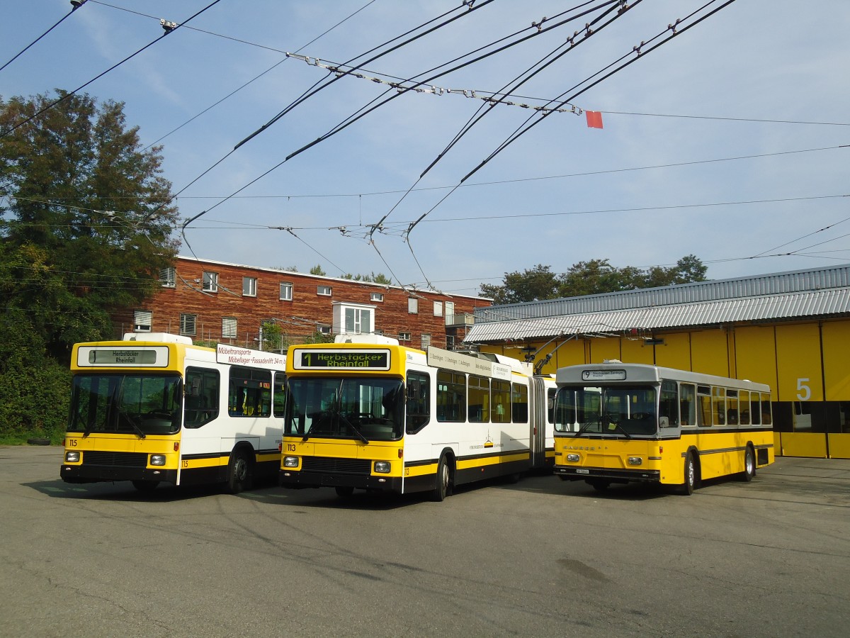 (136'068) - VBSH Schaffhausen - Nr. 115 - NAW/Hess Gelenktrolleybus + Nr. 104 - Hess/Hess Gelenktrolleybus + Wanner, Schleitheim - SH 58'045 - Saurer/Hess (ex Ruklic, Schaffhausen; ex VBSH Schaffhausen Nr. 40; ex VBSH Schaffhausen Nr. 19) am 25. September 2011 in Schaffhausen, Busdepot