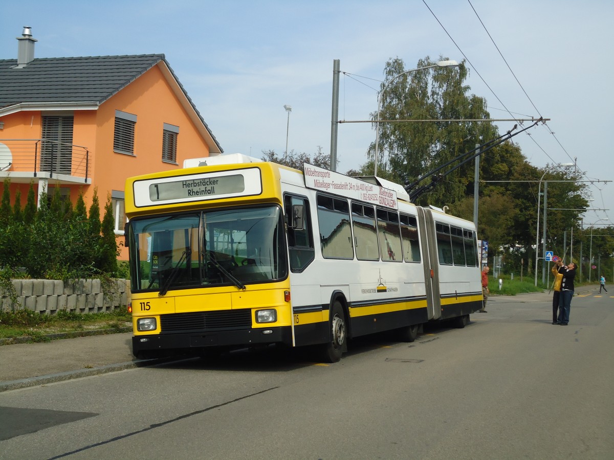 (136'181) - VBSH Schaffhausen - Nr. 115 - NAW/Hess Gelenktrolleybus am 25. September 2011 in Neuhausen, Gemeindewiesen