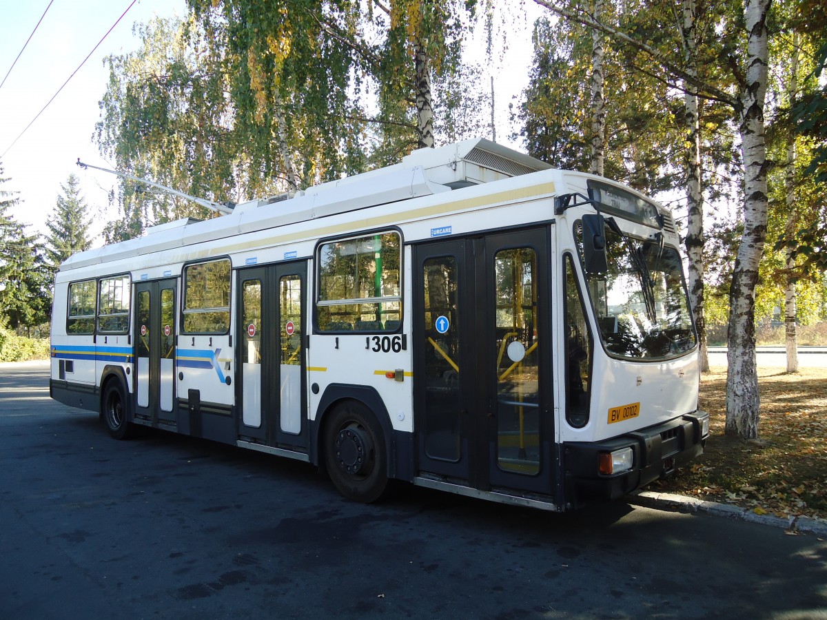 (136'338) - RAT Brasov - Nr. 306/BV 00'102 - Berliet-Renault Trolleybus (ex TCL Limoges/F Nr. 422) am 4. Oktober 2011 in Brasov, Rulmentul