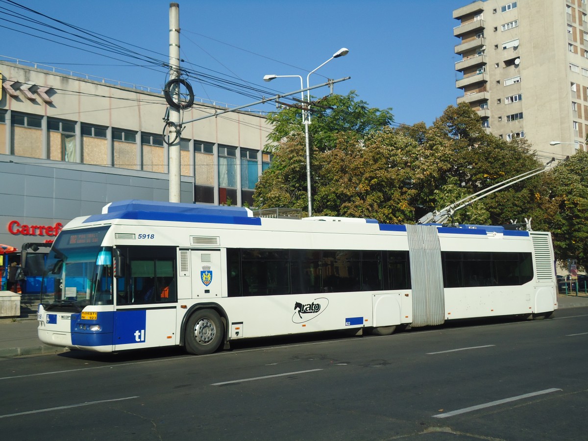 (136'437) - RATP Ploiesti - Nr. 5918/PH 923 - Neoplan Gelenkduobus (ex TL Lausanne/CH Nr. 822) am 5. Oktober 2011 beim Bahnhof Ploiesti Sd