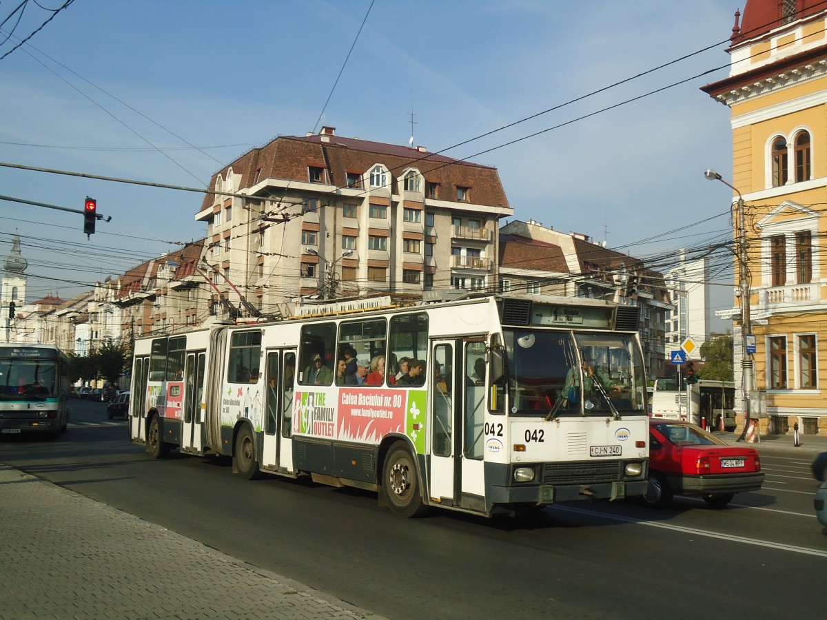 (136'528) - Ratuc, Cluj-Napoca - Nr. 42/CJ-N 240 - Rocar Gelenktrolleybus am 6. Oktober 2011 in Cluj-Napoca