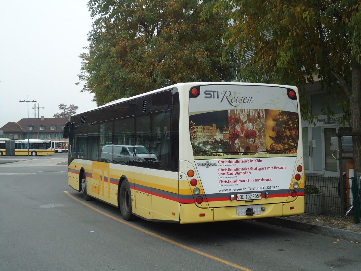 (136'722) - STI Thun - Nr. 5/BE 102'205 - Van Hool (ex Moser, Teuffenthal; ex Burri, Teuffenthal) am 11. November 2011 bei der Schifflndte Thun