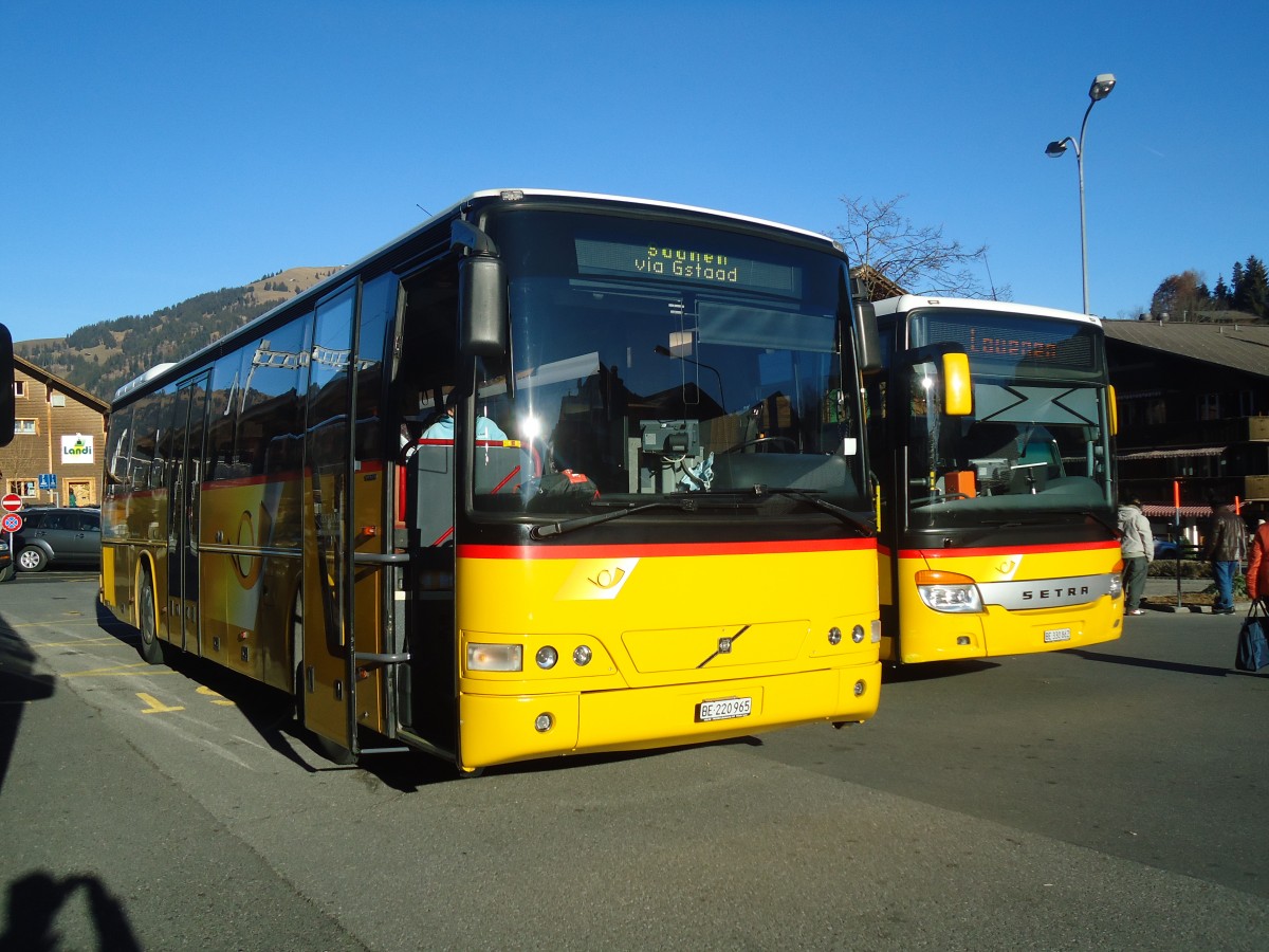 (136'999) - MOB Montreux - Nr. 25/BE 220'965 - Volvo am 25. November 2011 beim Bahnhof Gstaad