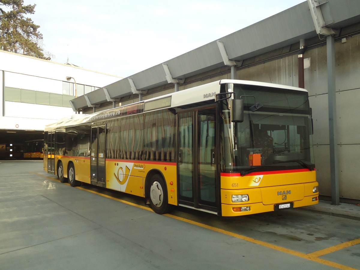 (137'014) - PostAuto Bern - Nr. 651/BE 601'341 - MAN am 26. November 2011 in Bern, Postautostation