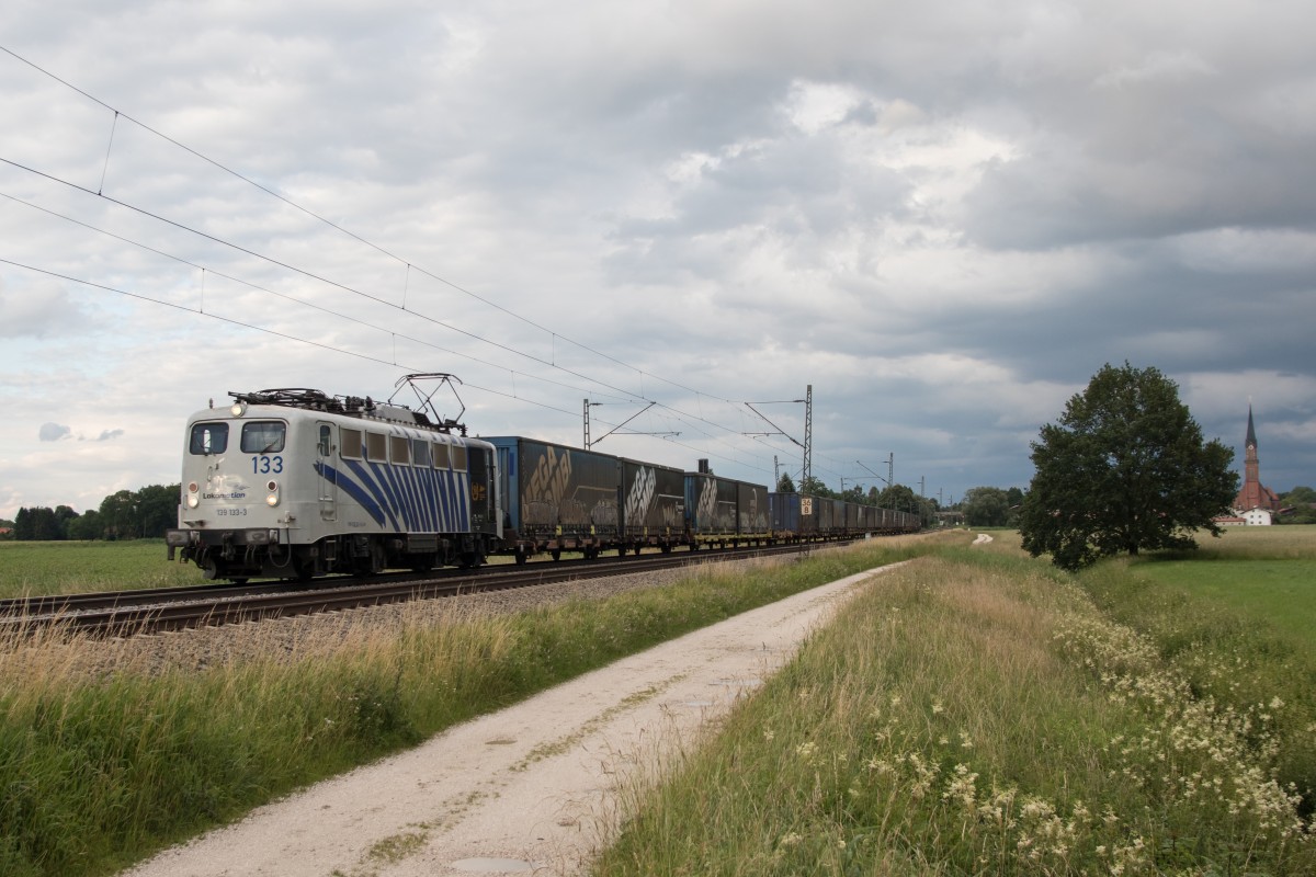 139 133 aus Salzburg kommend am 23. Juni 2015 bei bersee am Chiemsee.