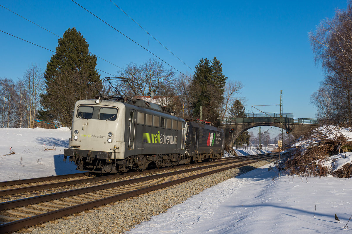 139 558 und 189 904 am 27. Januar 2017 aus Salzburg kommend bei bersee am Chiemsee.