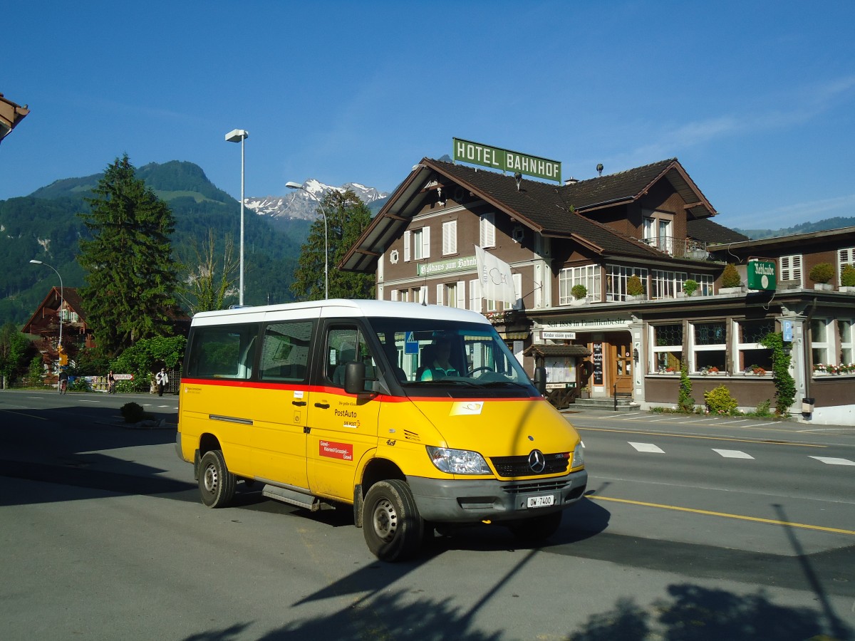 (139'184) - Halter, Kleinteil - OW 7400 - Mercedes am 2. Juni 2012 beim Bahnhof Giswil