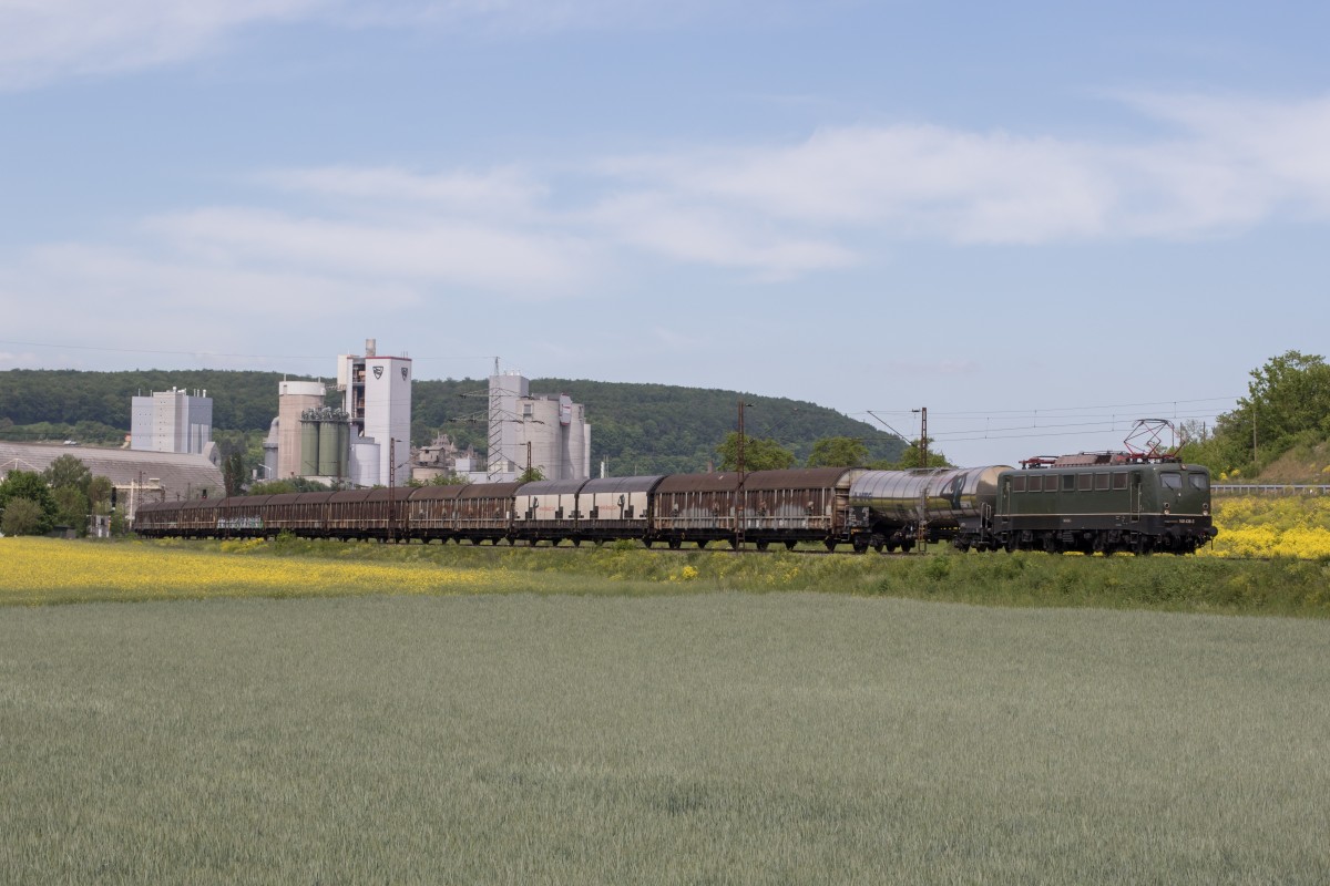 140 438 mit dem  Henke-Zug  am 15. Mai 2015 bei Karlstadt am Main.