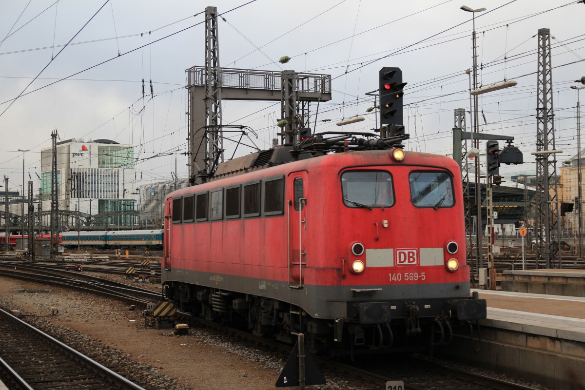 140 569-5 am 3. Januar 2014 im Vorfeld des Mnchner Hauptbahnhofs.