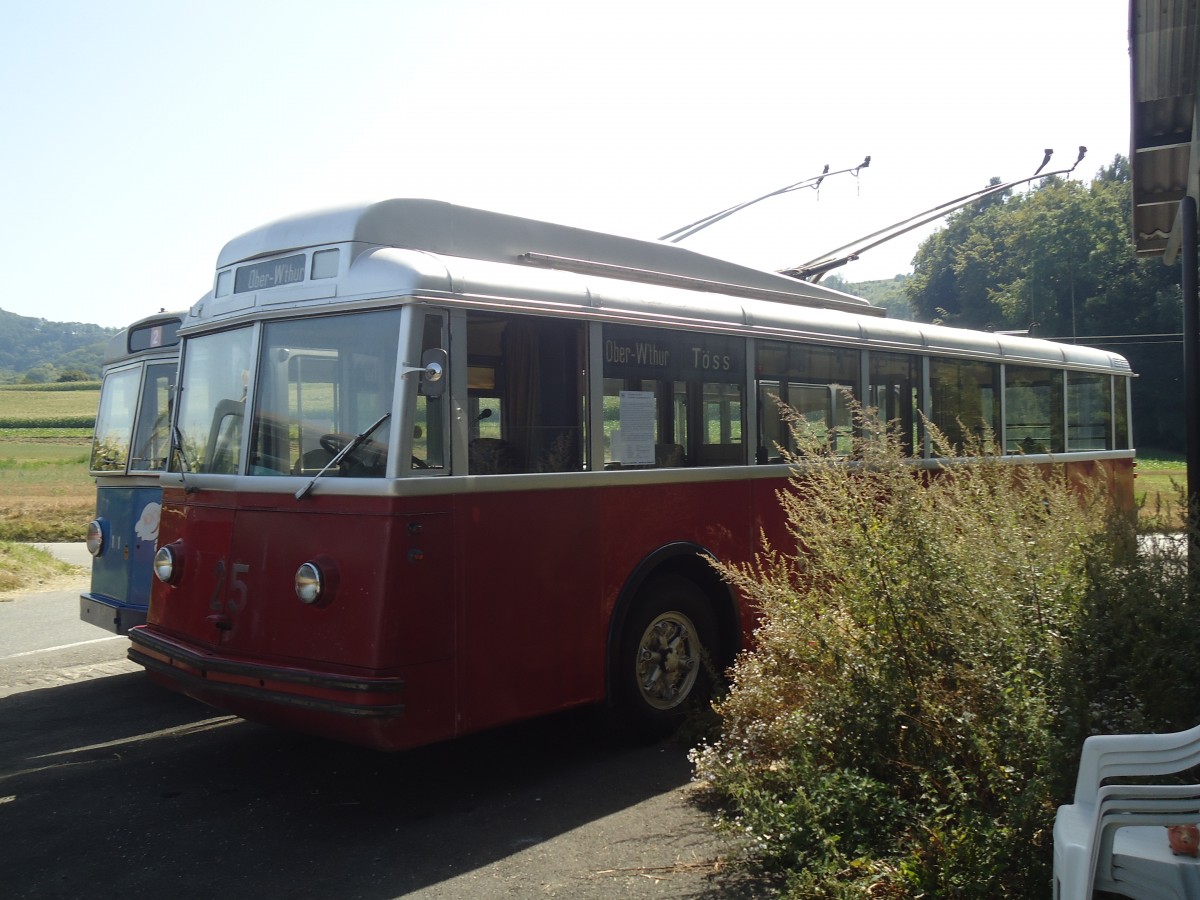 (141'280) - VW Winterthur (TVS) - Nr. 25 - Saurer/Saurer Trolleybus am 19. August 2012 in Yvonand, Halle TVS