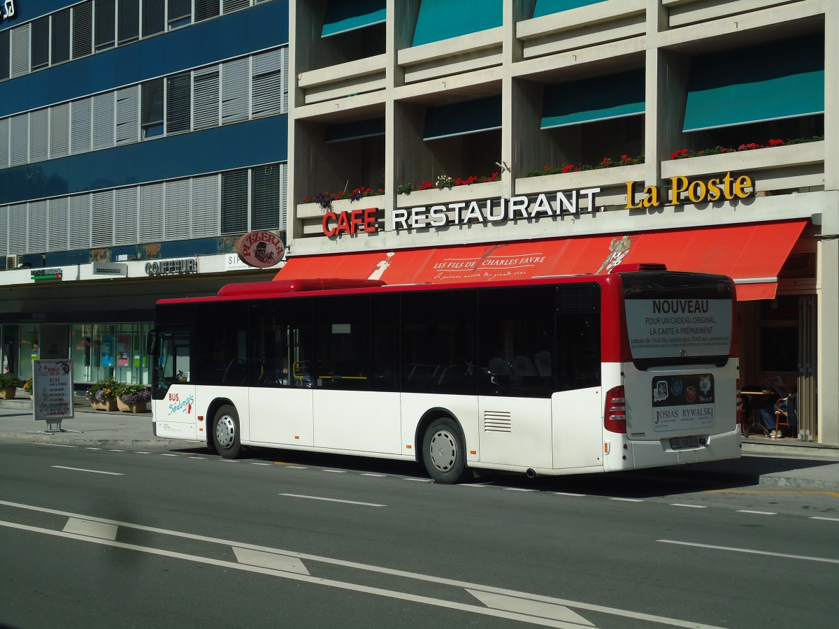 (141'832) - Lathion, Sion - Nr. 72/VS 31'615 - Mercedes am 23. September 2012 beim Bahnhof Sion