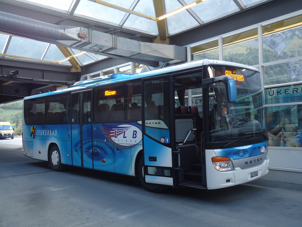 (141'889) - LLB Susten - Nr. 8/VS 38'008 - Setra am 1. Oktober 2012 in Leukerbad, Busbahnhof