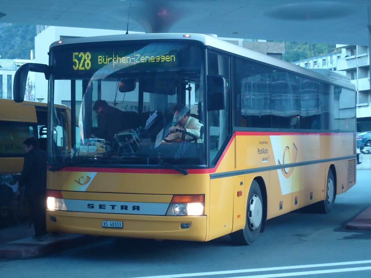 (141'895) - Autotour, Visp - VS 48'333 - Setra am 1. Oktober 2012 beim Bahnhof Visp