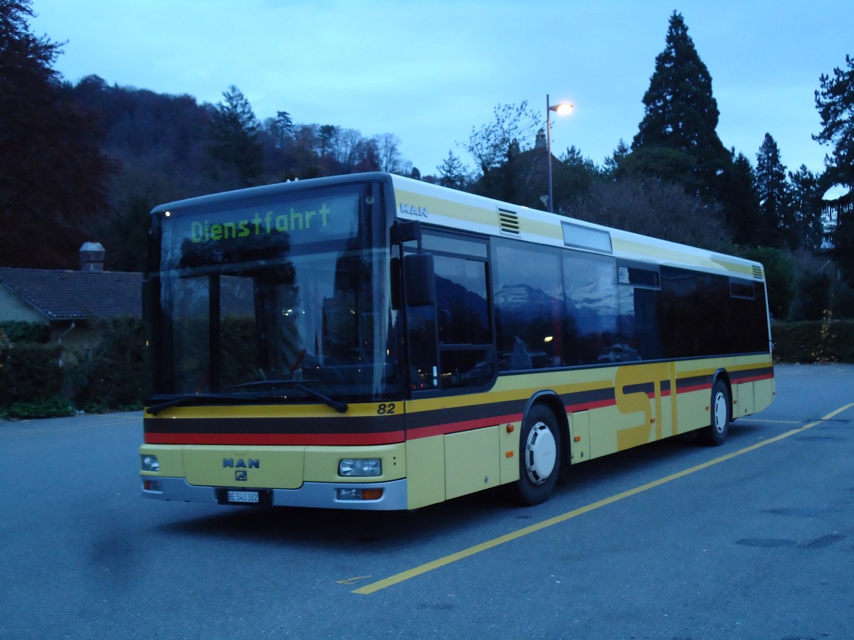 (142'268) - STI Thun - Nr. 82/BE 543'382 - MAN am 24. November 2012 bei der Schifflndte Thun