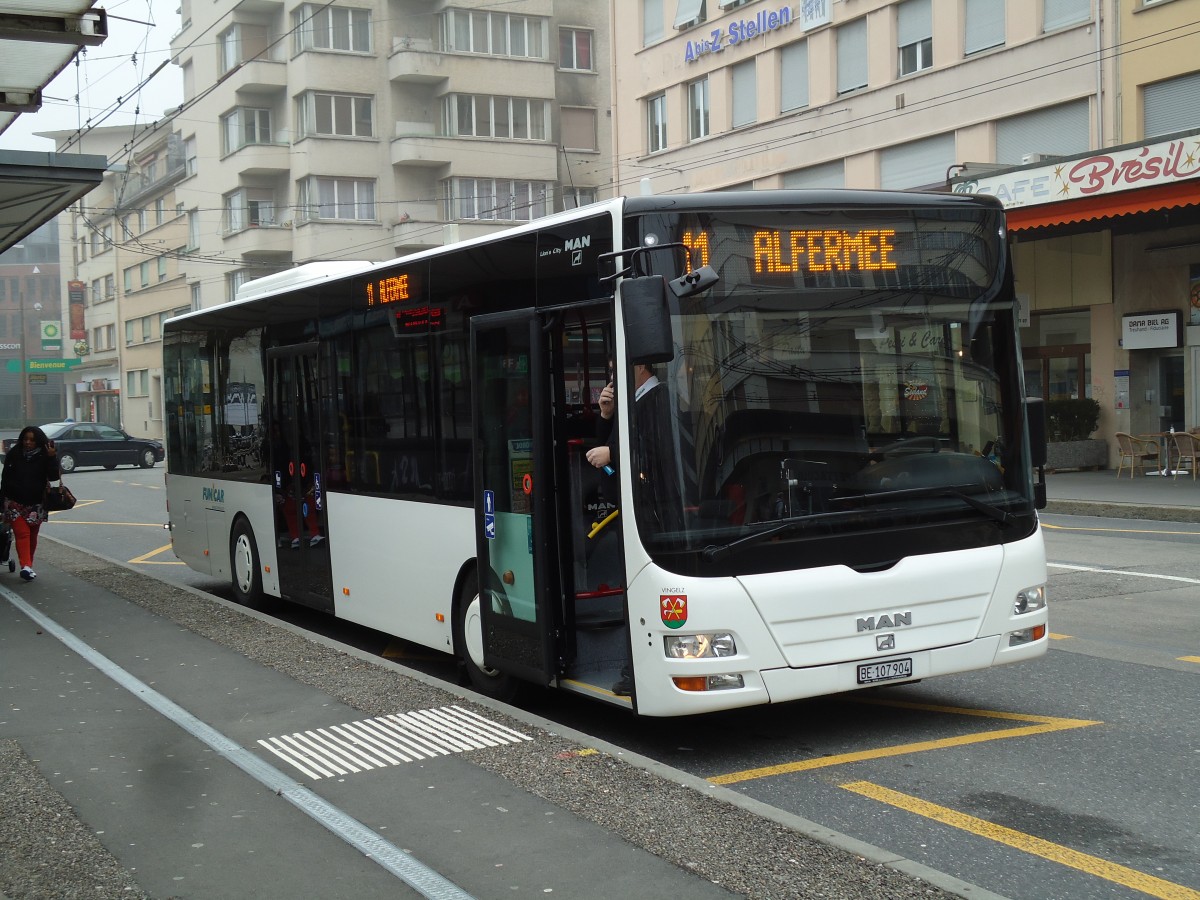 (142'792) - Funi-Car, Biel - Nr. 4/BE 107'904 - MAN/Gppel am 29. Dezember 2012 beim Bahnhof Biel