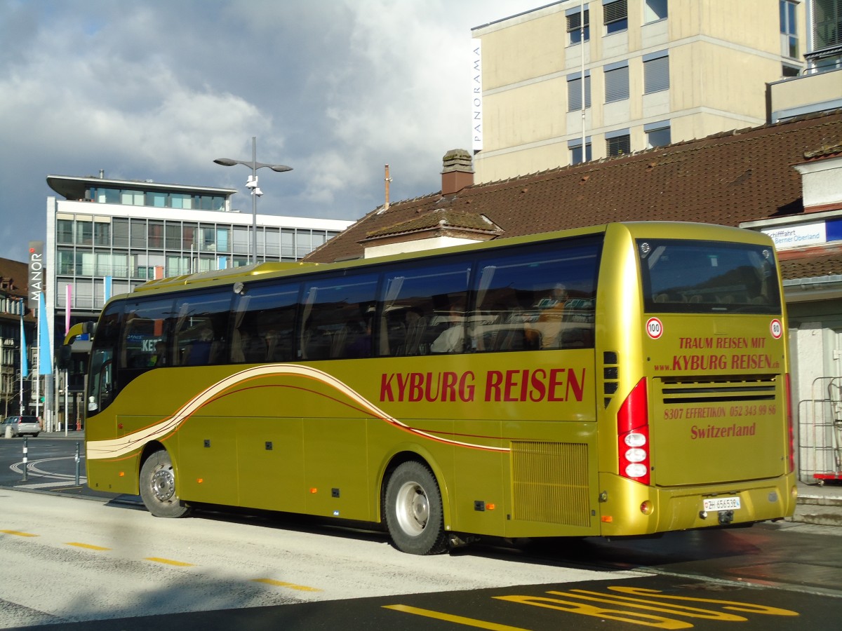 (142'909) - Kyburg Reisen, Effretikon - ZH 656'532 - Volvo am 2. Januar 2013 beim Bahnhof Thun