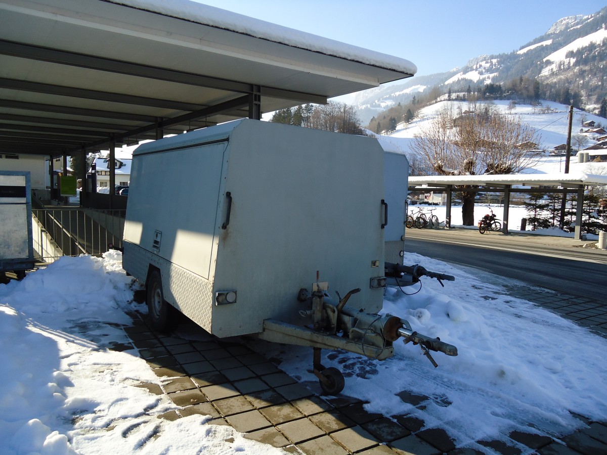 (143'205) - Spring, Schwenden - BE 188'366 - Zbinden Gepckanhnger am 17. Februar 2013 beim Bahnhof Oey-Diemtigen