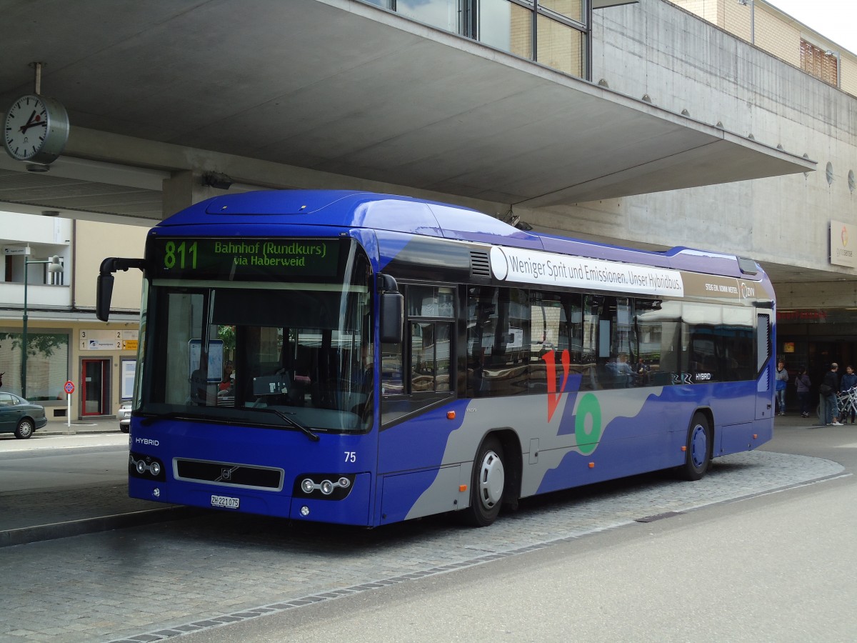 (144'431) - VZO Grningen - Nr. 75/ZH 221'075 - Volvo am 20. Mai 2013 beim Bahnhof Uster