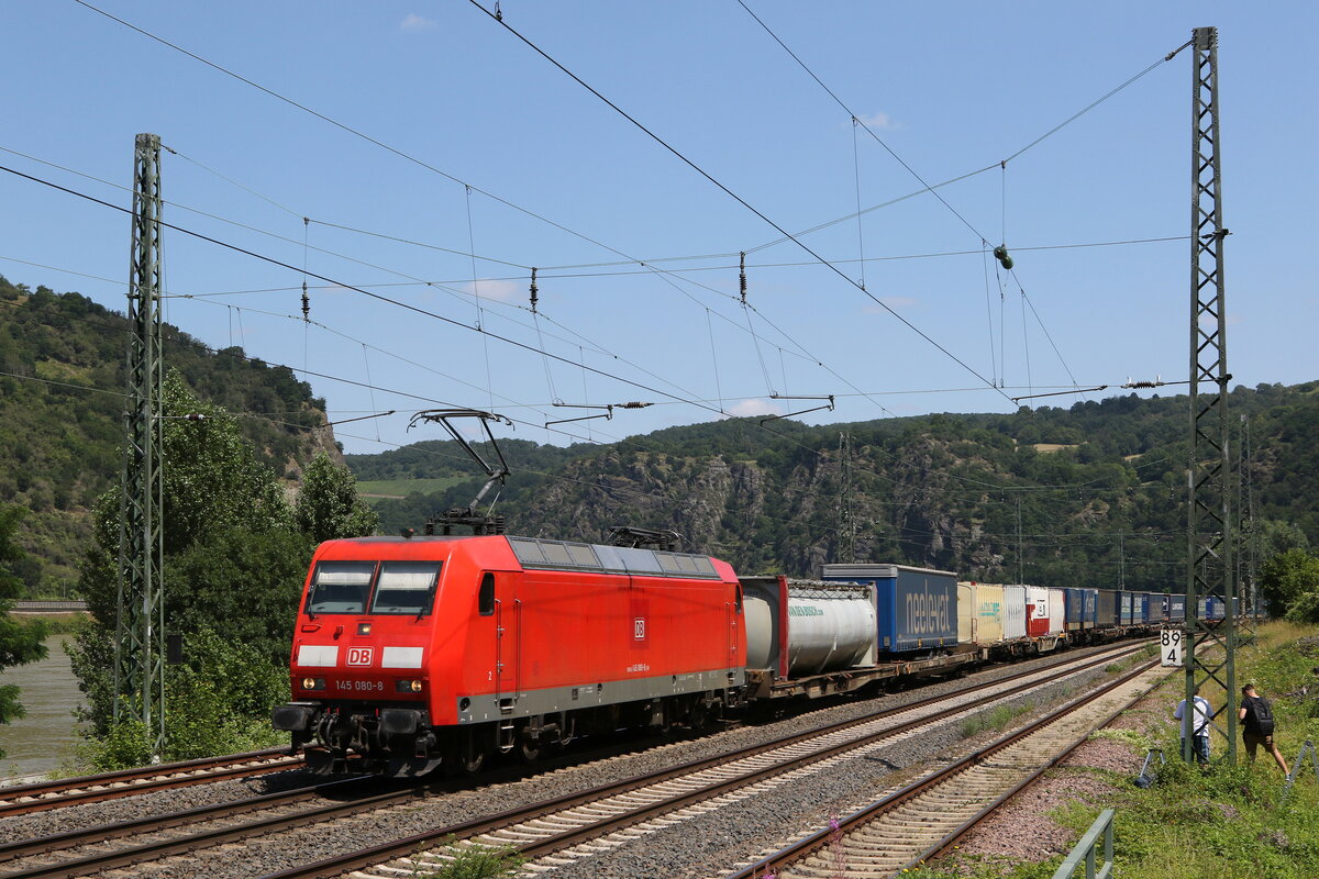 145 080 mit einem  KLV  am 21. Juli 2021 bei St. Goarshausen.