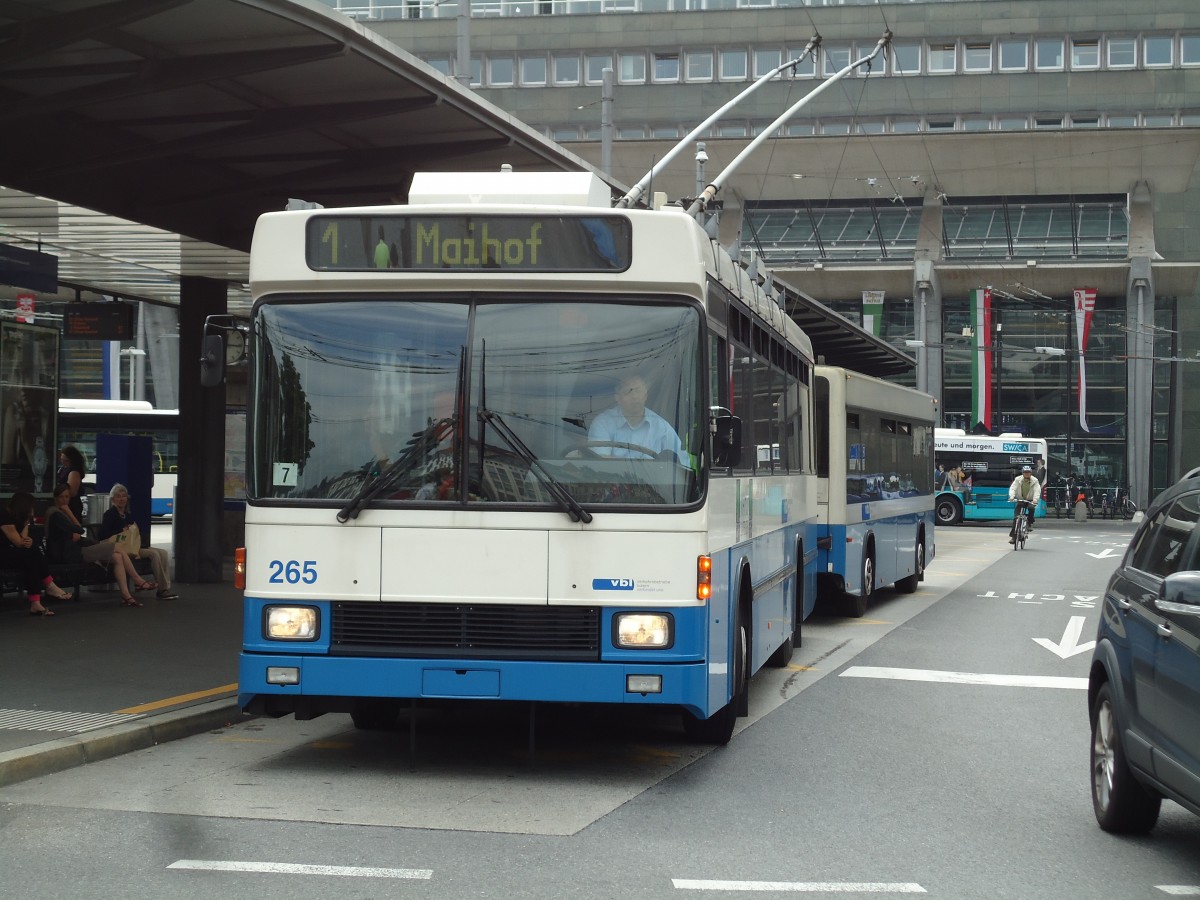 (145'691) - VBL Luzern - Nr. 265 - NAW/R&J-Hess Trolleybus am 8. Juli 2013 beim Bahnhof Luzern