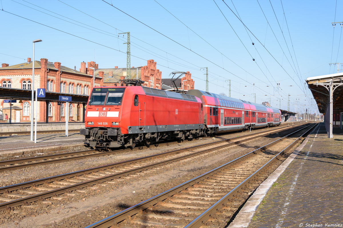 146 026 mit dem RE20 (RE 17656) von Magdeburg Hbf nach Uelzen, bei der Ausfahrt in Stendal. 17.03.2016