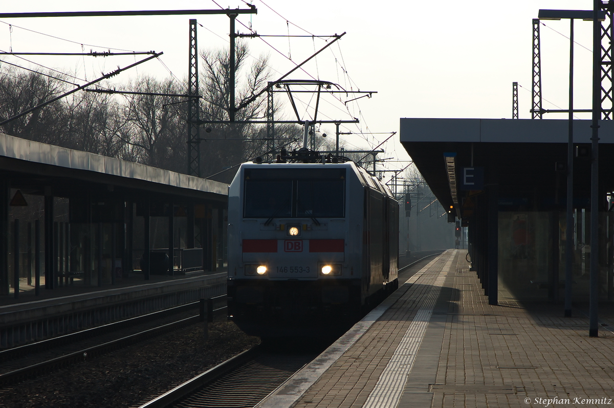 146 553-3 DB Fernverkehr AG mit der Wagenlok 146 570-7, bei der Durchfahrt im Brandenburger Hbf und fuhr weiter in Richtung Werder(Havel). Netten Gruß zurück an den Tf! 20.02.2015