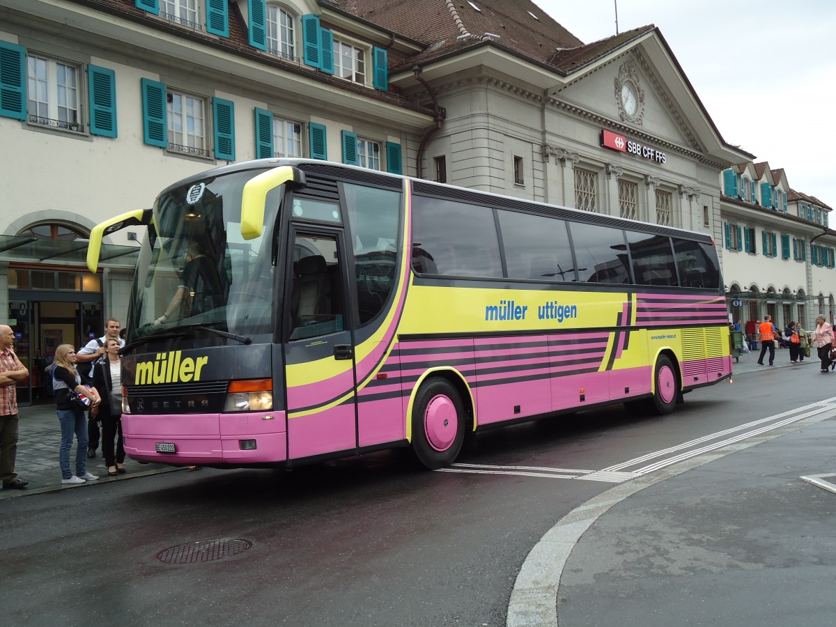 (146'274) - Mller, Uttigen - BE 450'222 - Setra am 8. August 2013 beim Bahnhof Thun