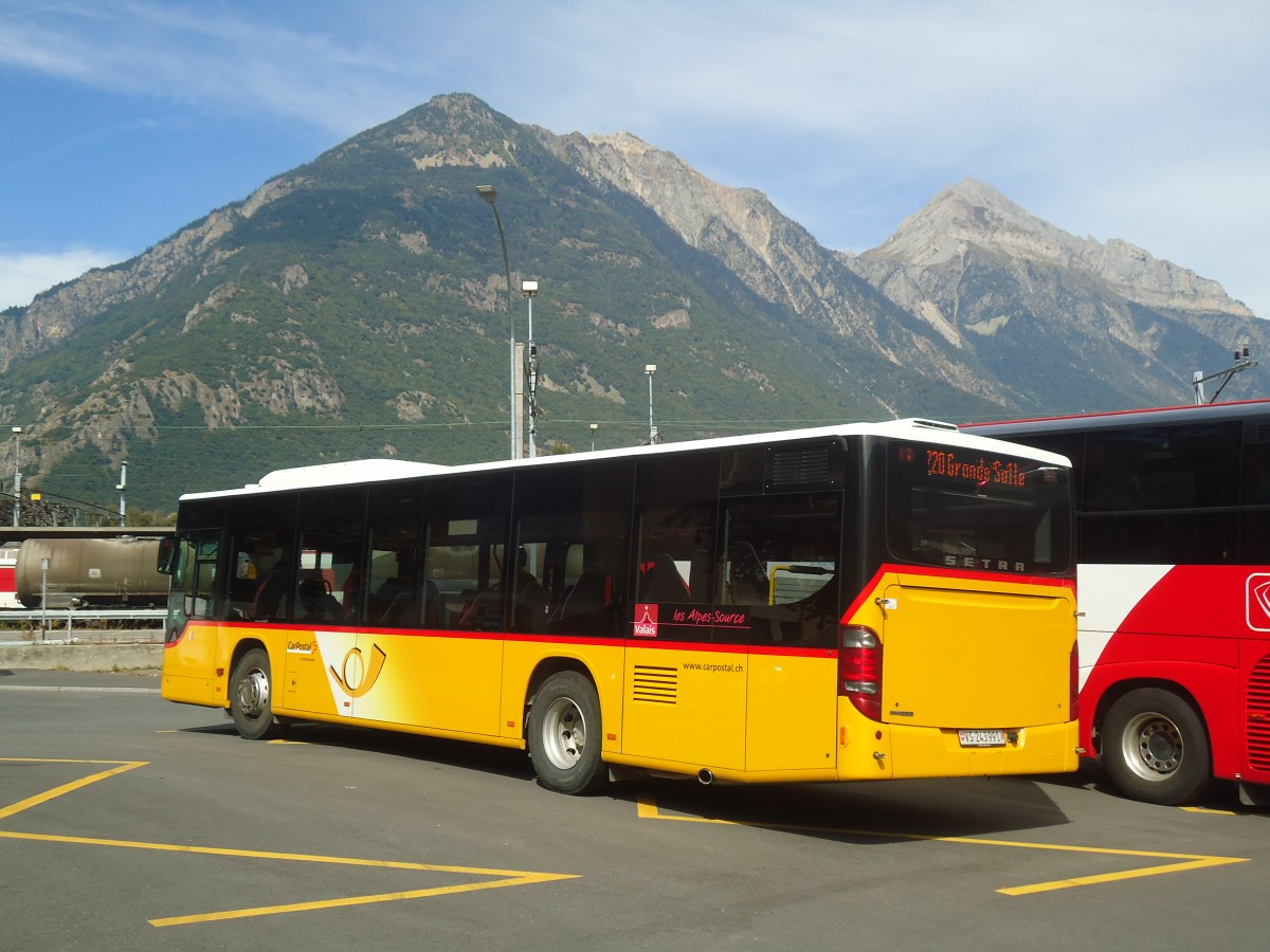 (147'338) - PostAuto Wallis - Nr. 44/VS 243'991 - Setra am 22. September 2013 beim Bahnhof Martigny