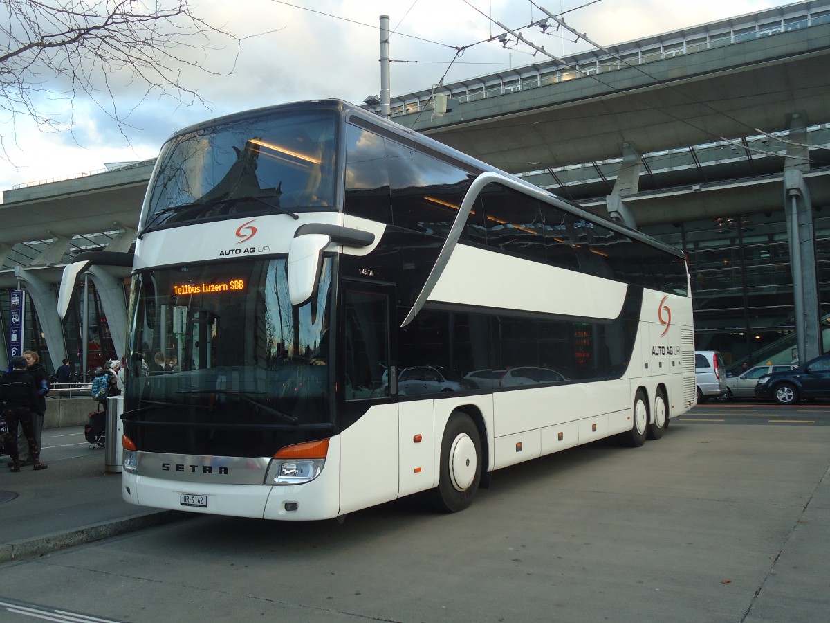 (147'889) - AAGU Altdorf - Nr. 60/UR 9142 - Setra am 6. November 2013 beim Bahnhof Luzern