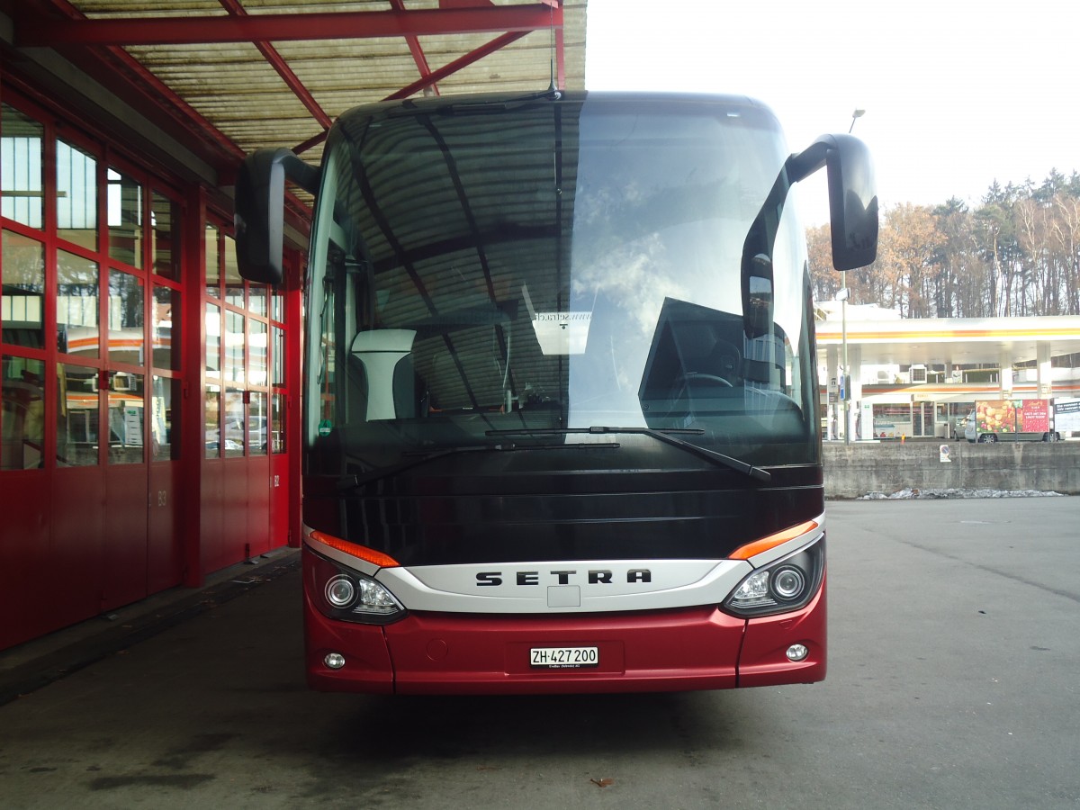 (148'366) - EvoBus, Kloten - ZH 427'200 - Setra am 22. Dezember 2013 in Kloten, EvoBus