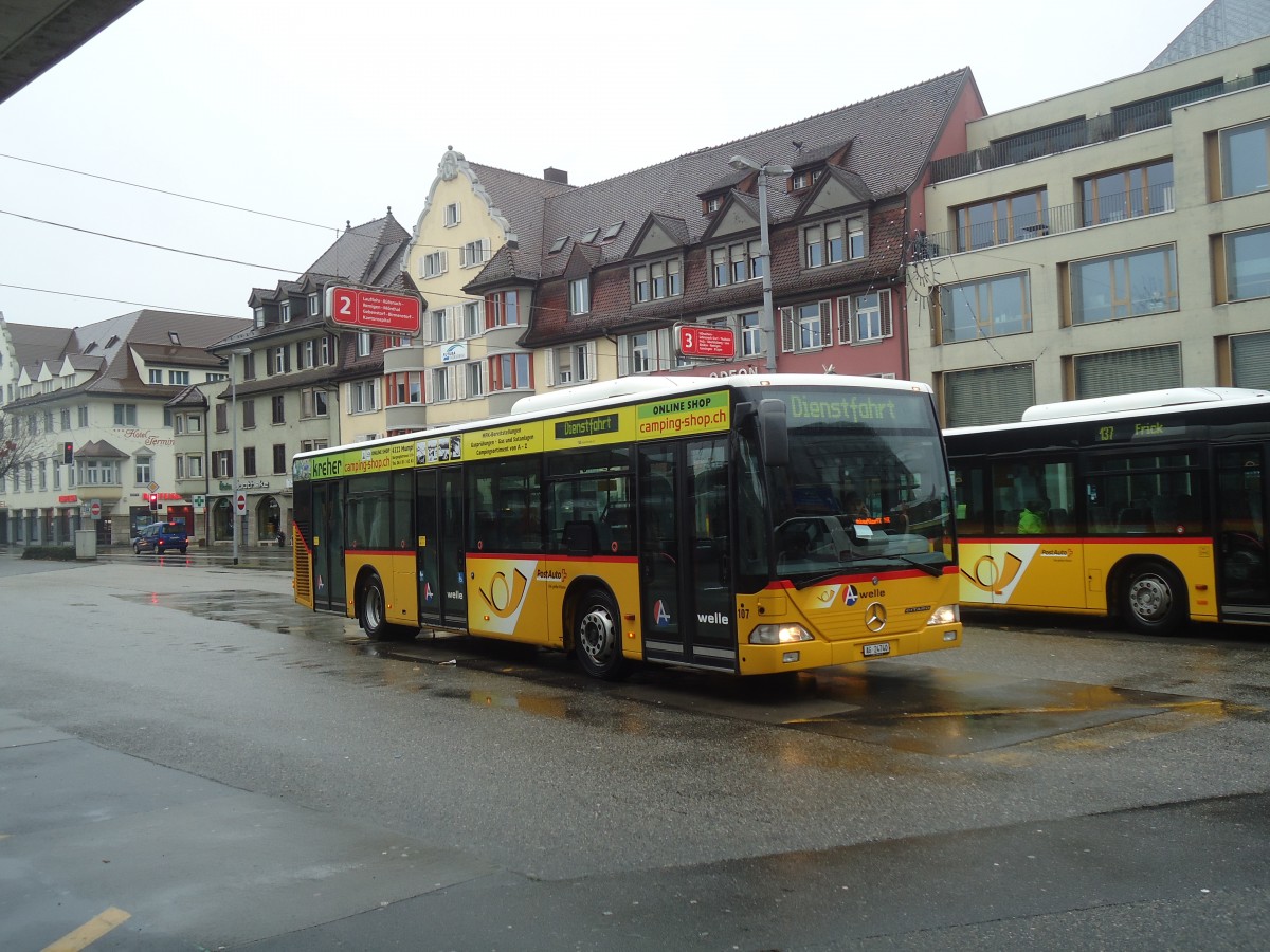 (148'477) - Voegtlin-Meyer, Brugg - Nr. 107/AG 24'740 - Mercedes am 26. Dezember 2013 beim Bahnhof Brugg