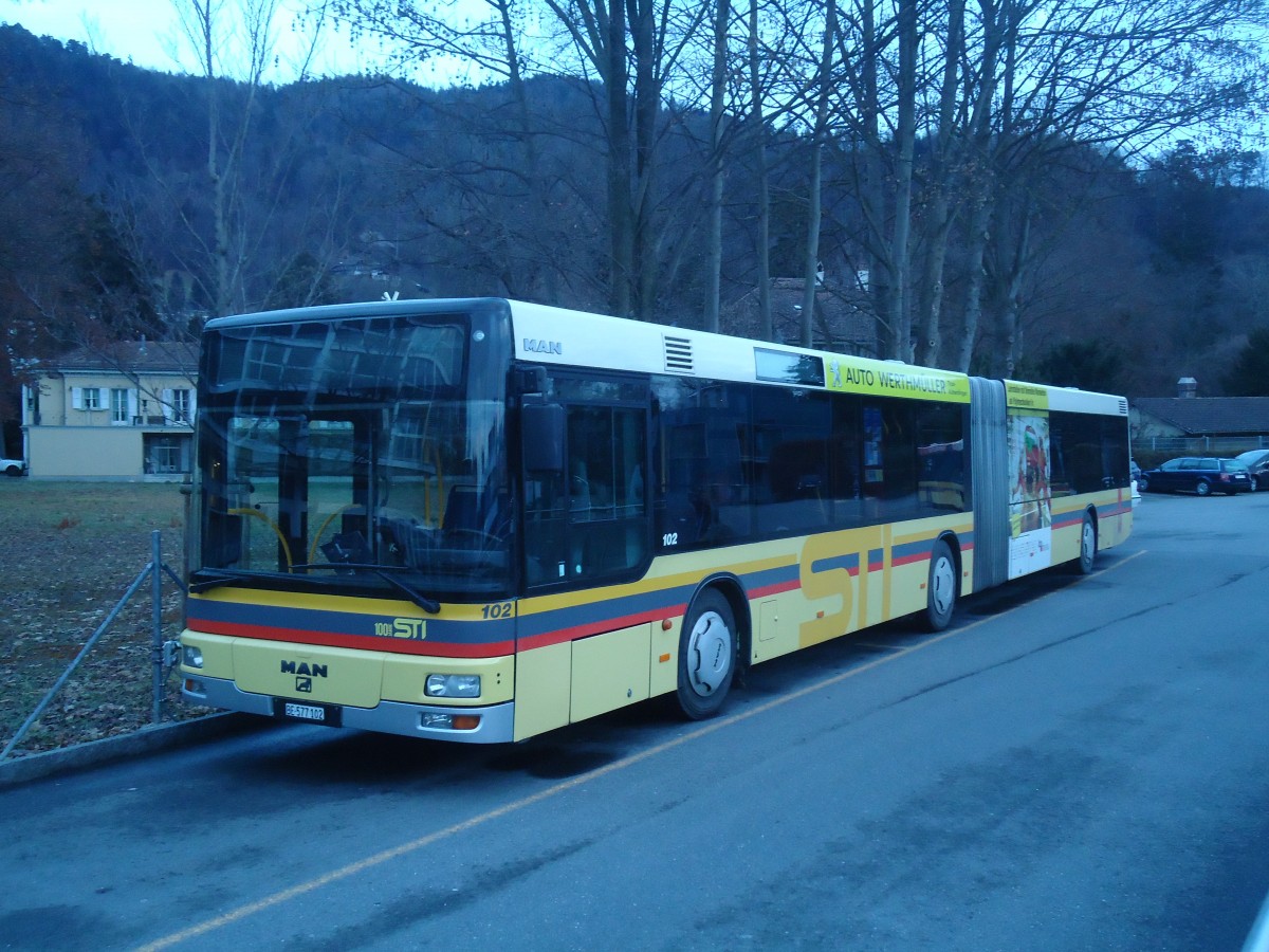 (148'595) - STI Thun - Nr. 102/BE 577'102 - MAN am 29. Dezember 2013 bei der Schifflndte Thun