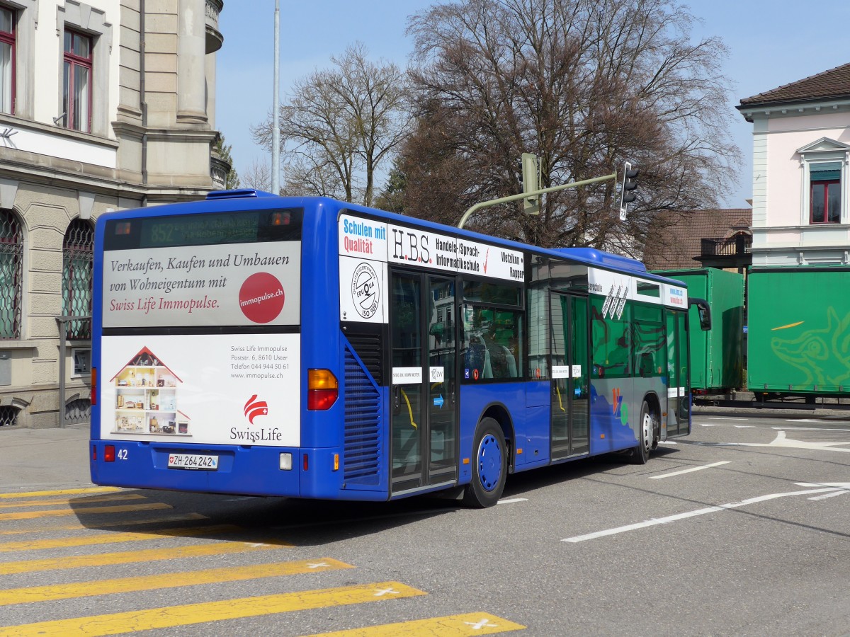 (149'495) - VZO Grningen - Nr. 42/ZH 264'242 - Mercedes am 31. Mrz 2014 beim Bahnhof Wetzikon