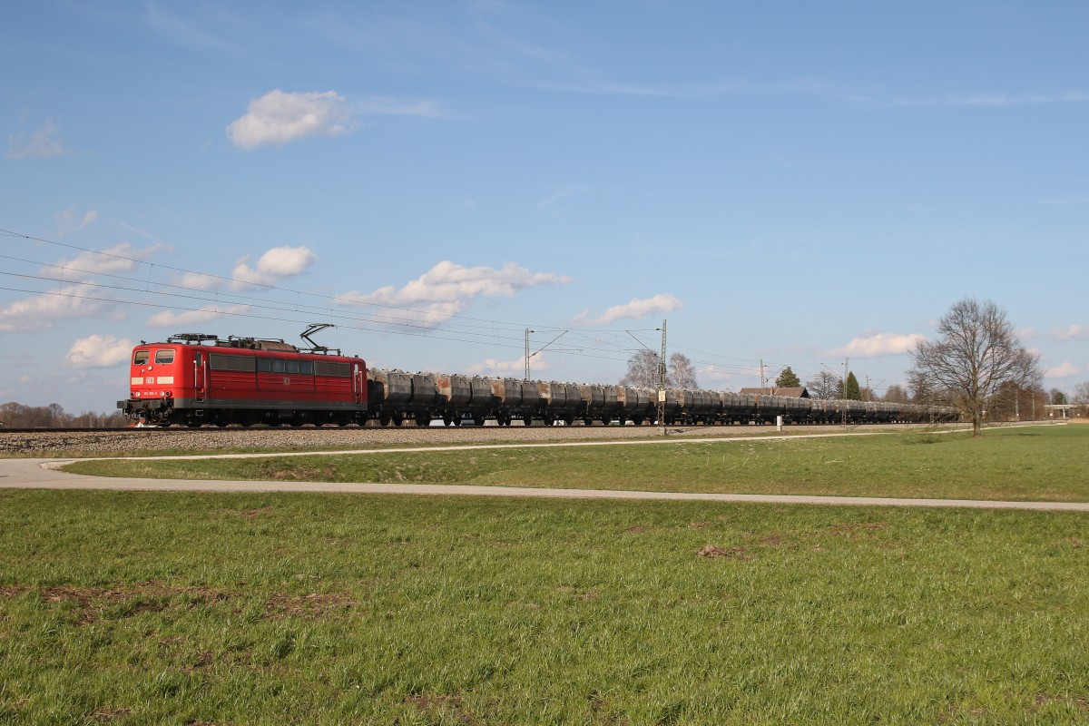 151 100-5 mit einem Kalkzug aus Salzburg kommend bei bersee am Chiemsee.