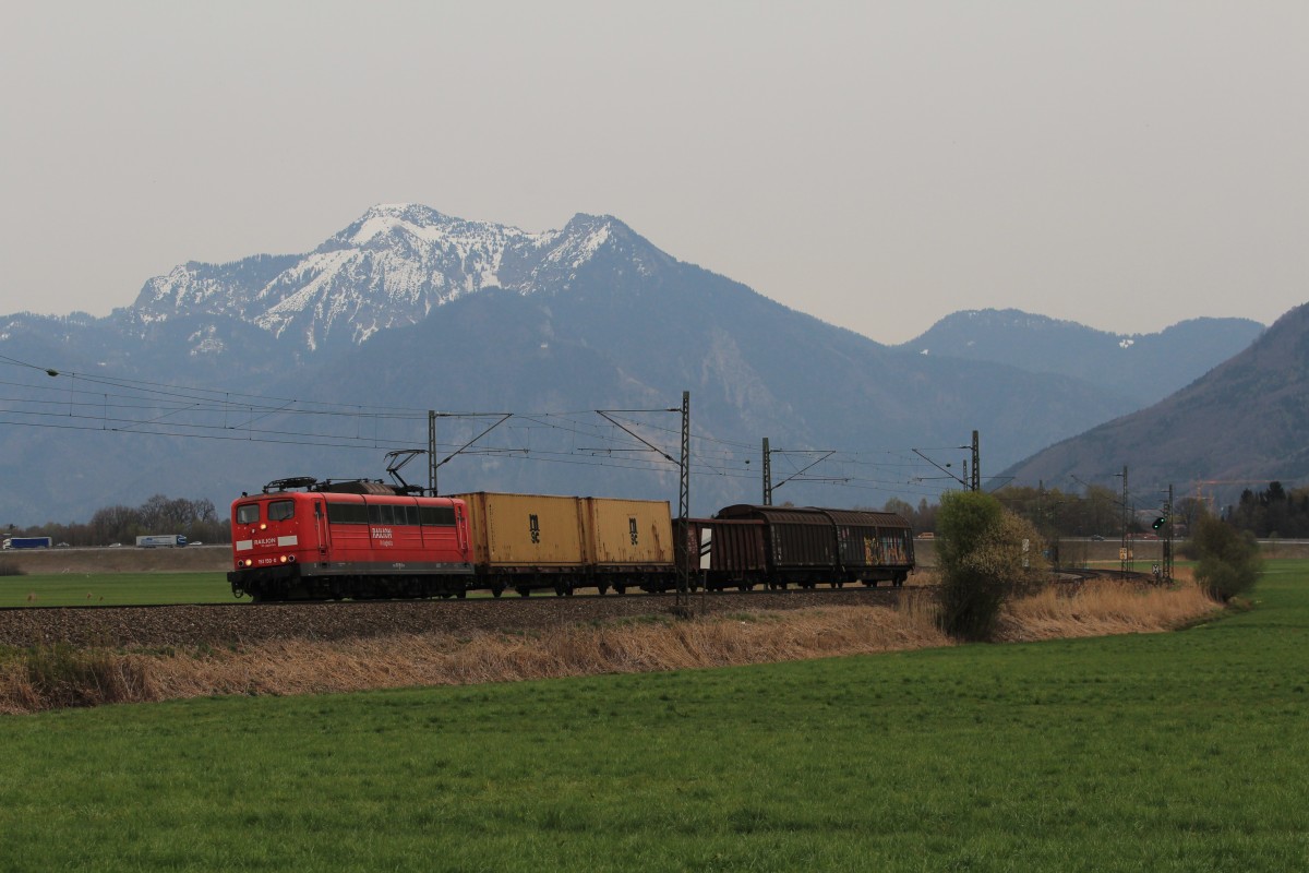 151 150-0 mit einem recht kurzen Gterzug am 3. April 2014 bei Weisham.