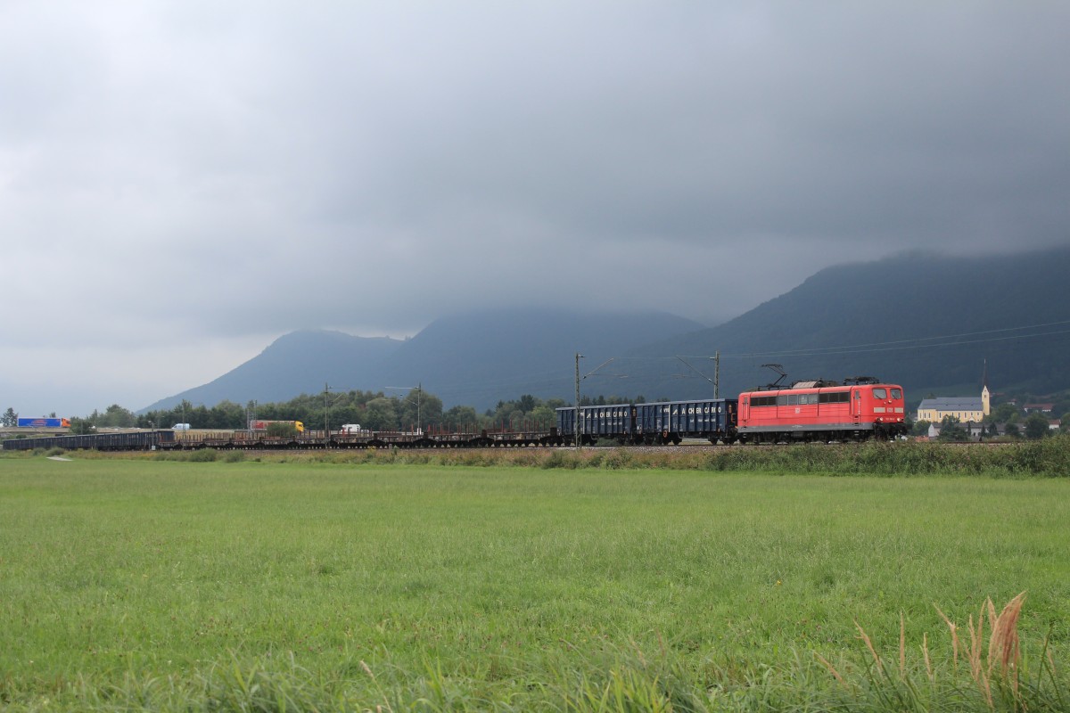 151 166-6 mit dem  Aicher-Stahlzug  am 27. August 2013 bei Bernau am Chiemsee.